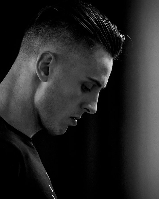 今天是马刺球员扎克·科林斯的27岁生日🎂 一起祝福他生日快乐