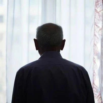 妻子去世后，75岁老头想起了30年前前任？！她88岁高龄被各种骚扰...