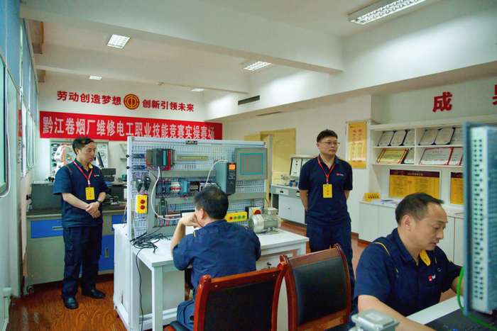↑维修电工职业技能竞赛实操赛场。