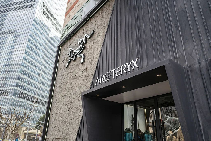 始祖鸟在中国市场业绩大涨。