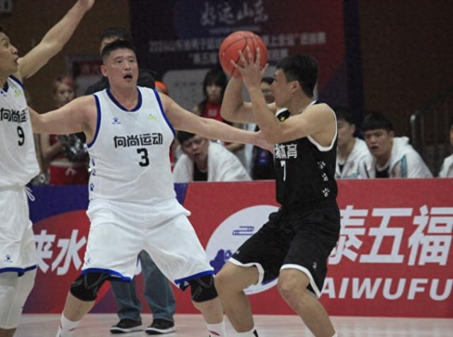 首节比赛,蜜獾体育开局手感不佳,魏桥创业刘振环和郭振兴发挥出色