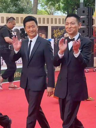 李雪健,刘德华,吴京同台走红毯,星光熠熠,几位的状态如何?