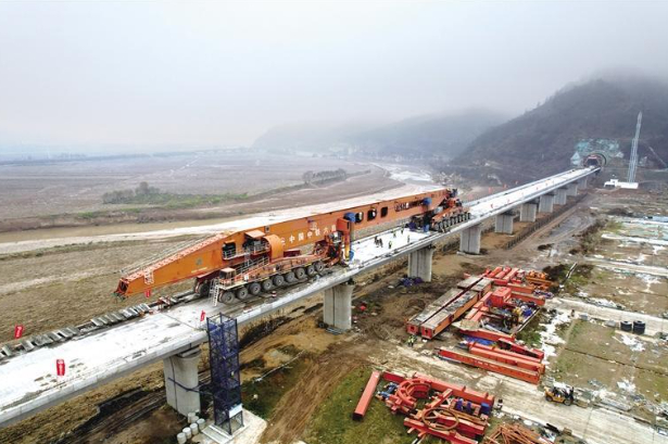 蒙家湾北洛河特大桥建设现场（11月21日摄）。 受访者供图