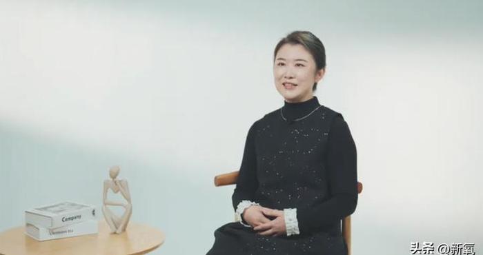 上午工作晚上生娃，她的脸是千万职场女性的缩影？