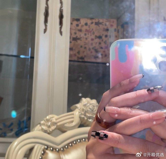 每当我贴上甲片后，总会觉得自己在洗澡时似乎没有彻底清洁干净…