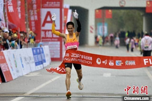 选手冲向终点。广安市融媒体中心供图