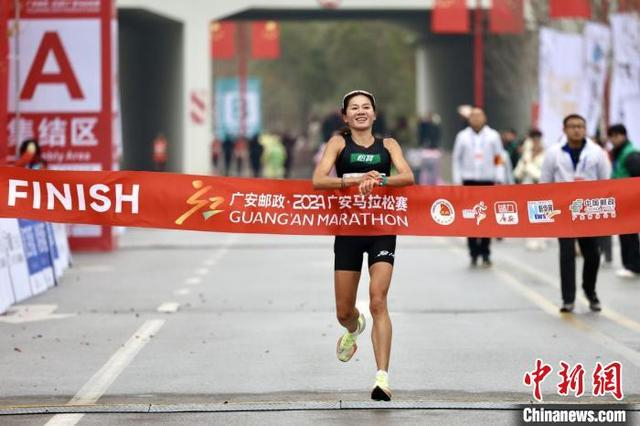 选手冲向终点。广安市融媒体中心供图