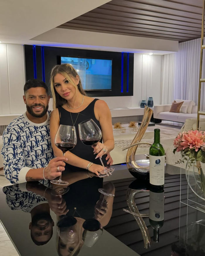 胡尔克妻子为前妻的侄女|胡尔克|卡米拉|伊兰_新浪新闻