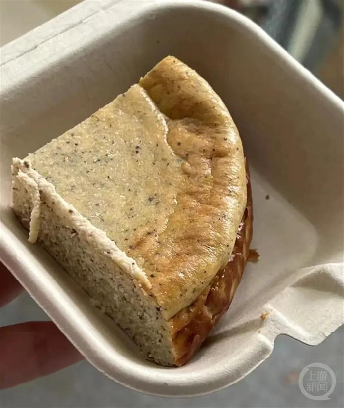 网友买到的蛋糕（图片来源：上游新闻）
