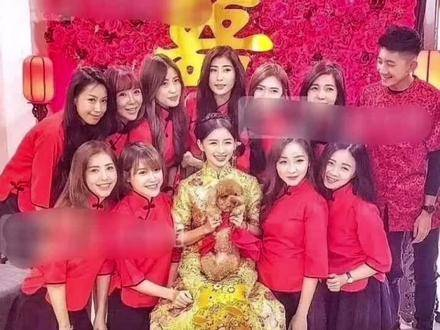 蔡卓宜的结婚旧照被曝光了!与前夫的亲密合影中,她的笑容真是甜美极了