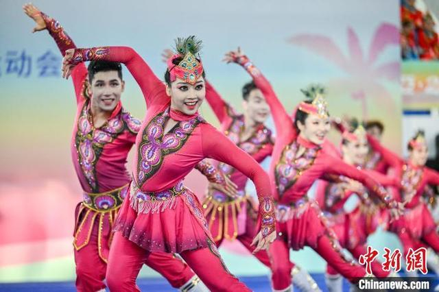 图为新疆维吾尔自治区代表团选手在比赛中。中新社记者 骆云飞 摄