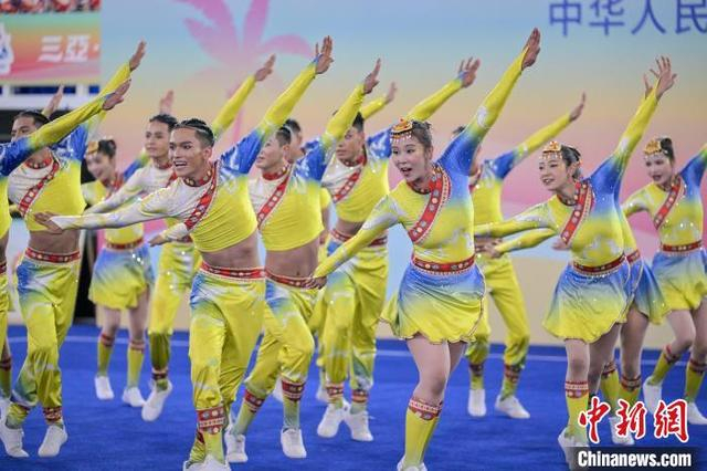 图为西藏自治区代表团选手在比赛中。中新社记者 骆云飞 摄