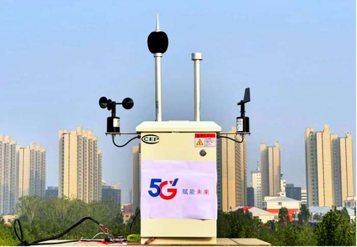 图为扬尘噪声监测一体机