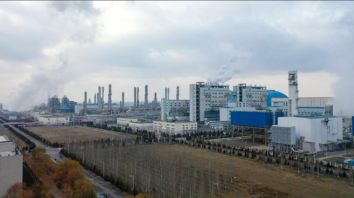　　图为陕西未来能源化工有限公司煤液化分公司园区外景  资料图片
