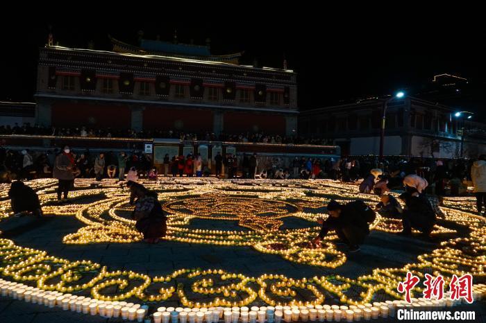 塔尔寺灯节图片