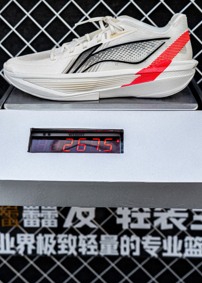 李宁发布全新「超䨻科技」！6 款重磅新品抢先看！|球鞋|李宁（LI-NING）|运动时尚|碳板|运动员_新浪新闻