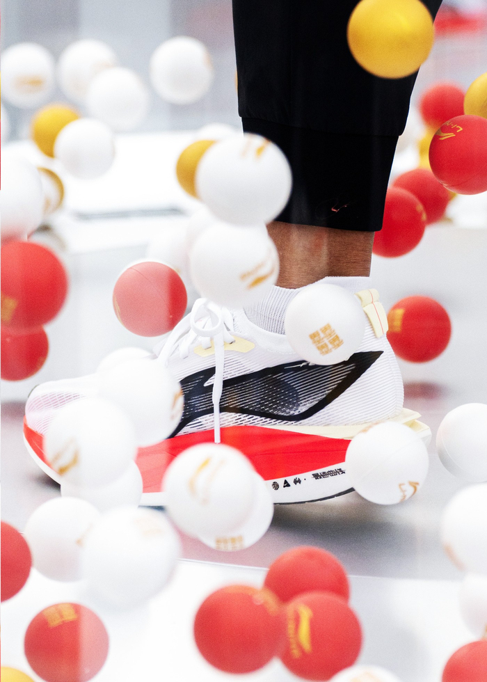 李宁发布全新「超䨻科技」！6 款重磅新品抢先看！|球鞋|李宁（LI-NING）|运动时尚|碳板|运动员_新浪新闻