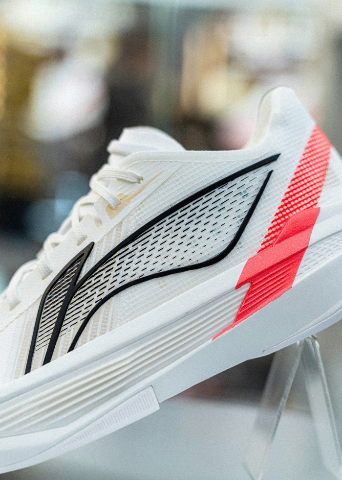 李宁发布全新「超䨻科技」!6 款重磅新品抢先看!|球鞋|李宁(LI-NING)|运动时尚|碳板|运动员_新浪新闻