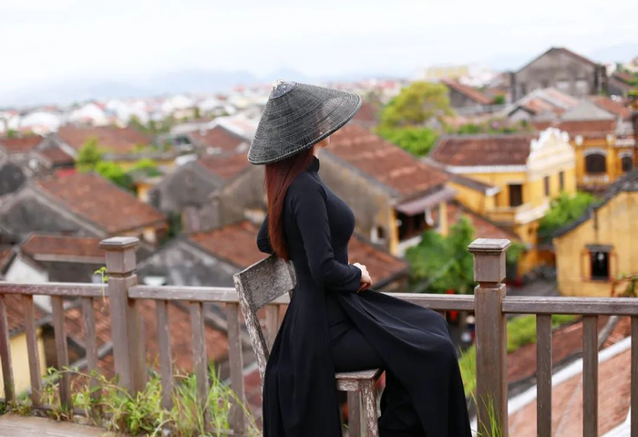 在数字时代中，他乡成为了当下年轻人对远方的探寻乃至生活的日常——跨国数字游民，这么一个群体出现了。