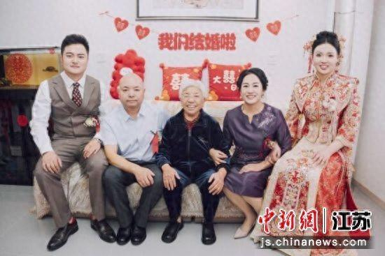 被征收户尹先生在乔迁的新居中完成人生大事。 丰财街道供图