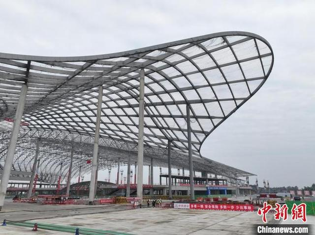 天府站建设现场一角。许峰 摄