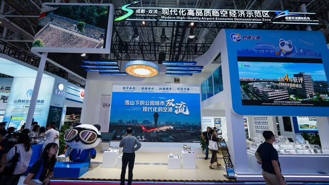 珠海航展双流展区。丁平 摄