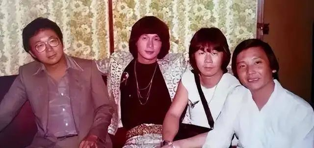 从左自右：许冠文、许冠杰、许冠英、许冠武