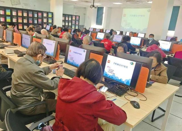 嘉兴市图书馆“夕阳红E族”信息素养培训。嘉兴市图书馆供图