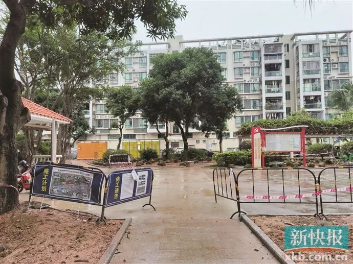 ■小区空地正被围起施工。
