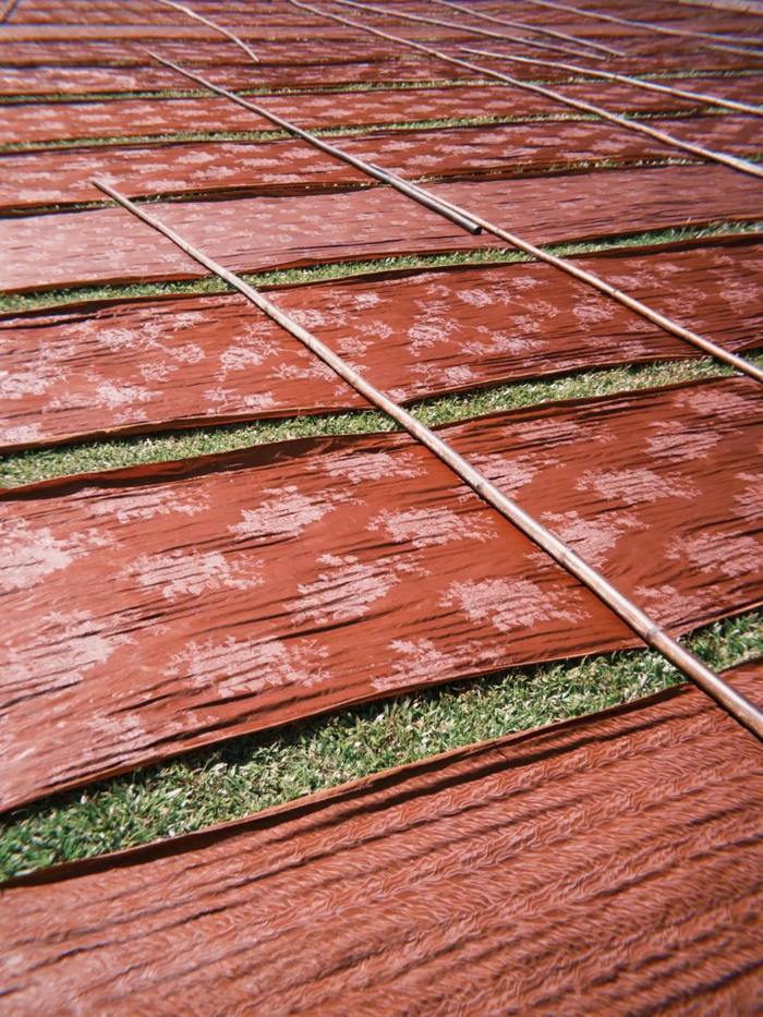 不同花纹的香云纱。（图/阿祯 摄）