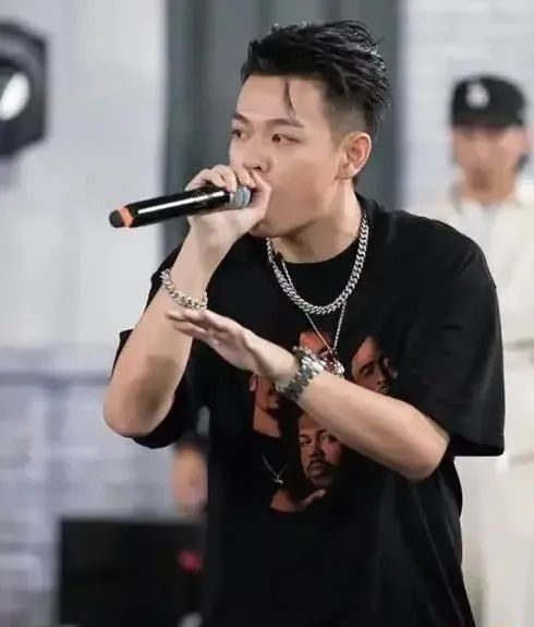 rapper歌手周密发歌Diss前女友周芯竹，跟圈子里头的淤泥染过