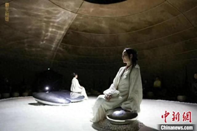 北京人艺再演《霸王别姬》。李春光摄