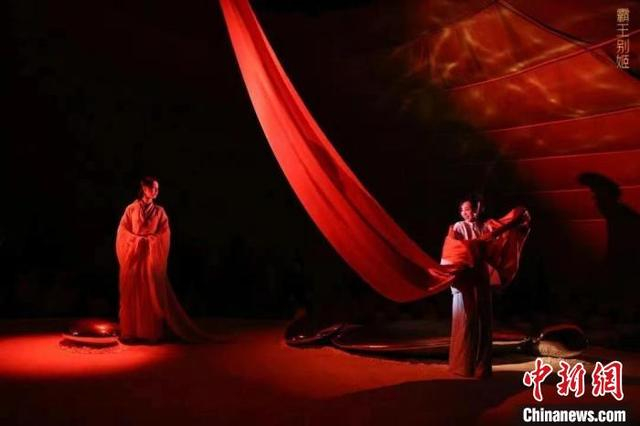 北京人艺再演《霸王别姬》。李春光摄