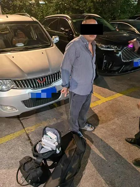 孔某落网。闵行公安供图
