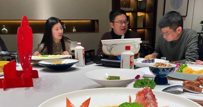 聪明人的拳头长在脑子里！教你3个“狠招”，应对酒局小人！