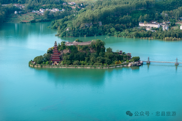 石宝寨 图：忠县旅游