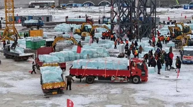 第二十六届哈尔滨冰雪大世界园区，冰建各项前期工作有条不紊地推进。