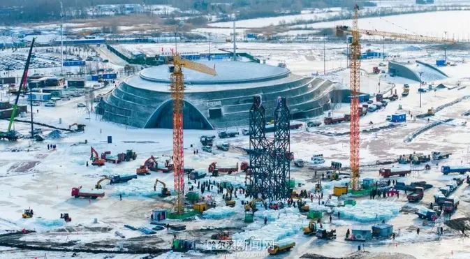 第二十六届哈尔滨冰雪大世界园区，冰建各项前期工作有条不紊地推进。