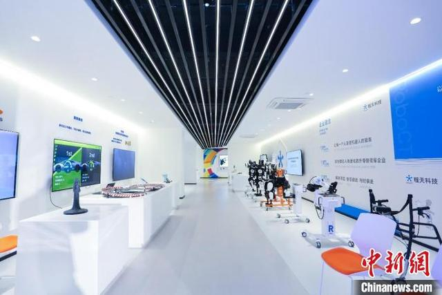 杭州市余杭区高科技辅具展示体验中心。杭州市残联供图