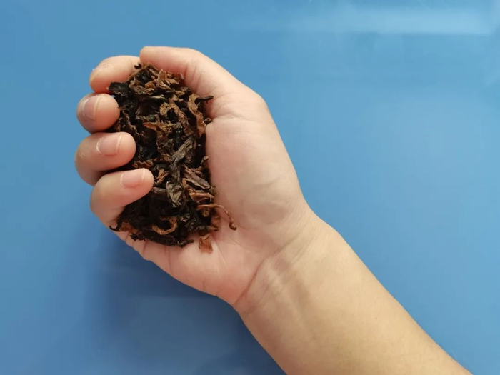 图：女士 1 把梅干菜约 20 克（自己拍的）