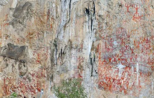 左江花山岩画景观。记者 周军 摄