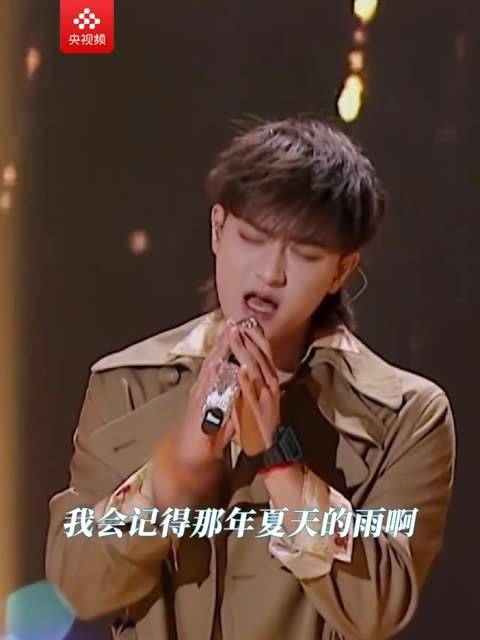 黄子韬深情献唱《你》,这首歌曲来自《上线吧!华彩少年》