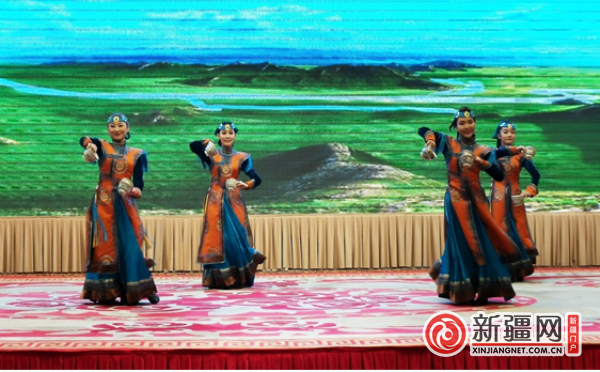 和静县非遗项目展演。（李卫疆摄）