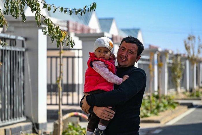 男性成家后就要托举自己的家庭 /  新华社记者陈朔 摄