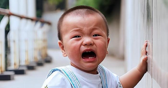 你发现没？“动不动就哭”和“忍住不哭”的孩子，长大后差距明显