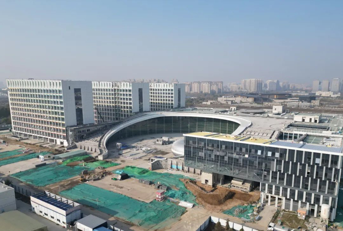 国际医疗基地内，正在建设中的北京儿童医院保定医院项目。刘庆 张番 摄