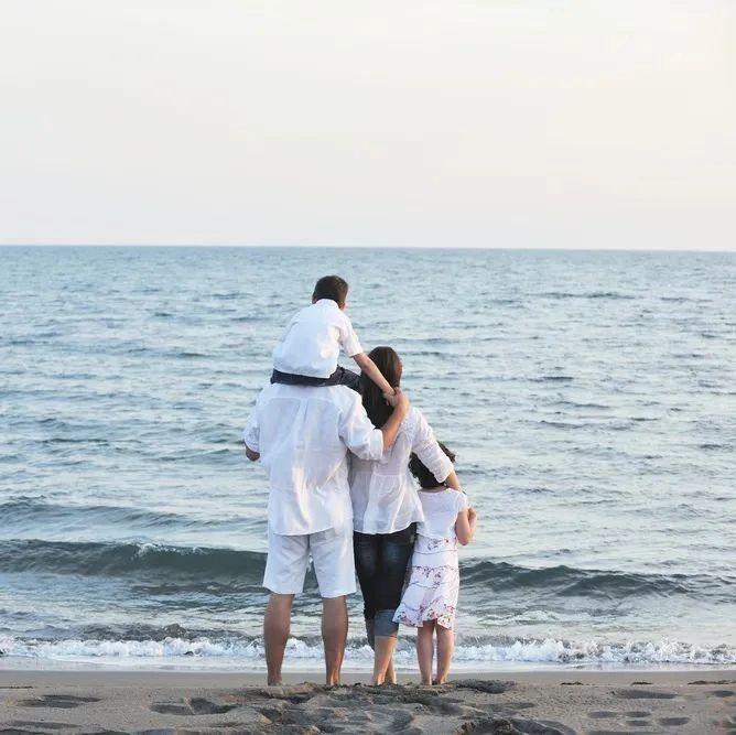 一个家最好的模样：丈夫眼里有活儿，妻子嘴里有话，孩子心里有光