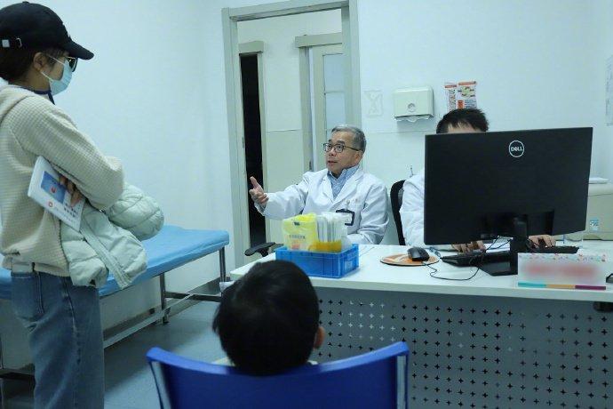 上厕所、喝水、再上厕所……