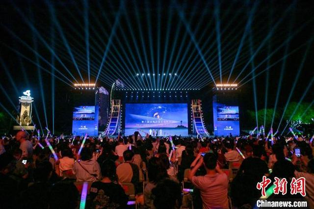 12月6日，海南三亚，第六届海南岛国际电影节开幕。中新社记者 骆云飞 摄