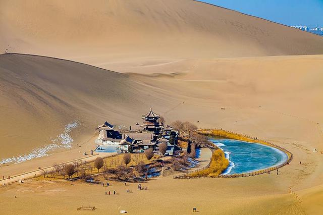 △鸣沙山月牙泉